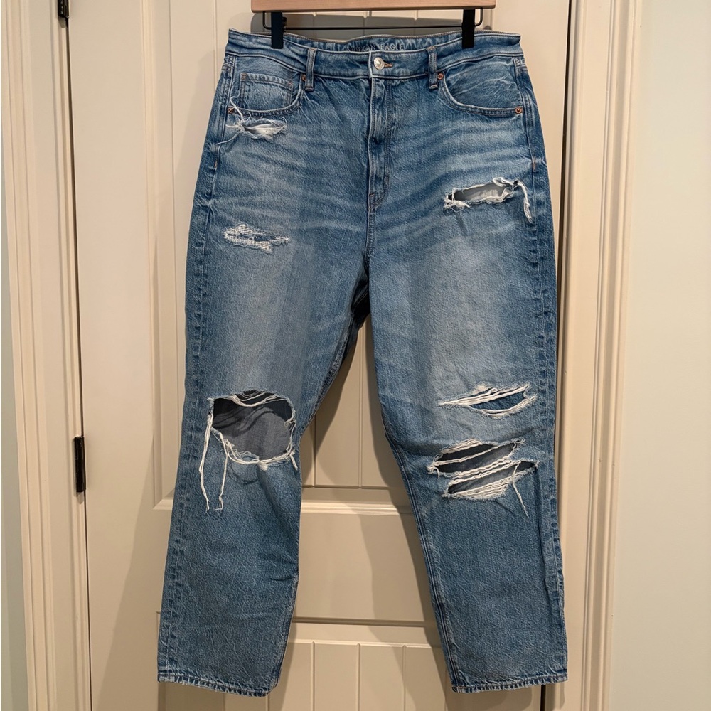 American Eagle Outfitters Light Blue Distressed Mom Jeans